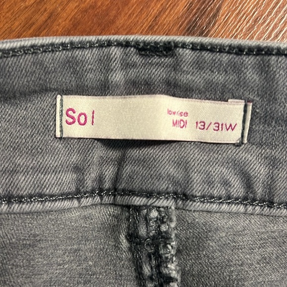 Greyish purple stretchy midi denim shorts juniors size 13/31W two buttons - Picture 4 of 8